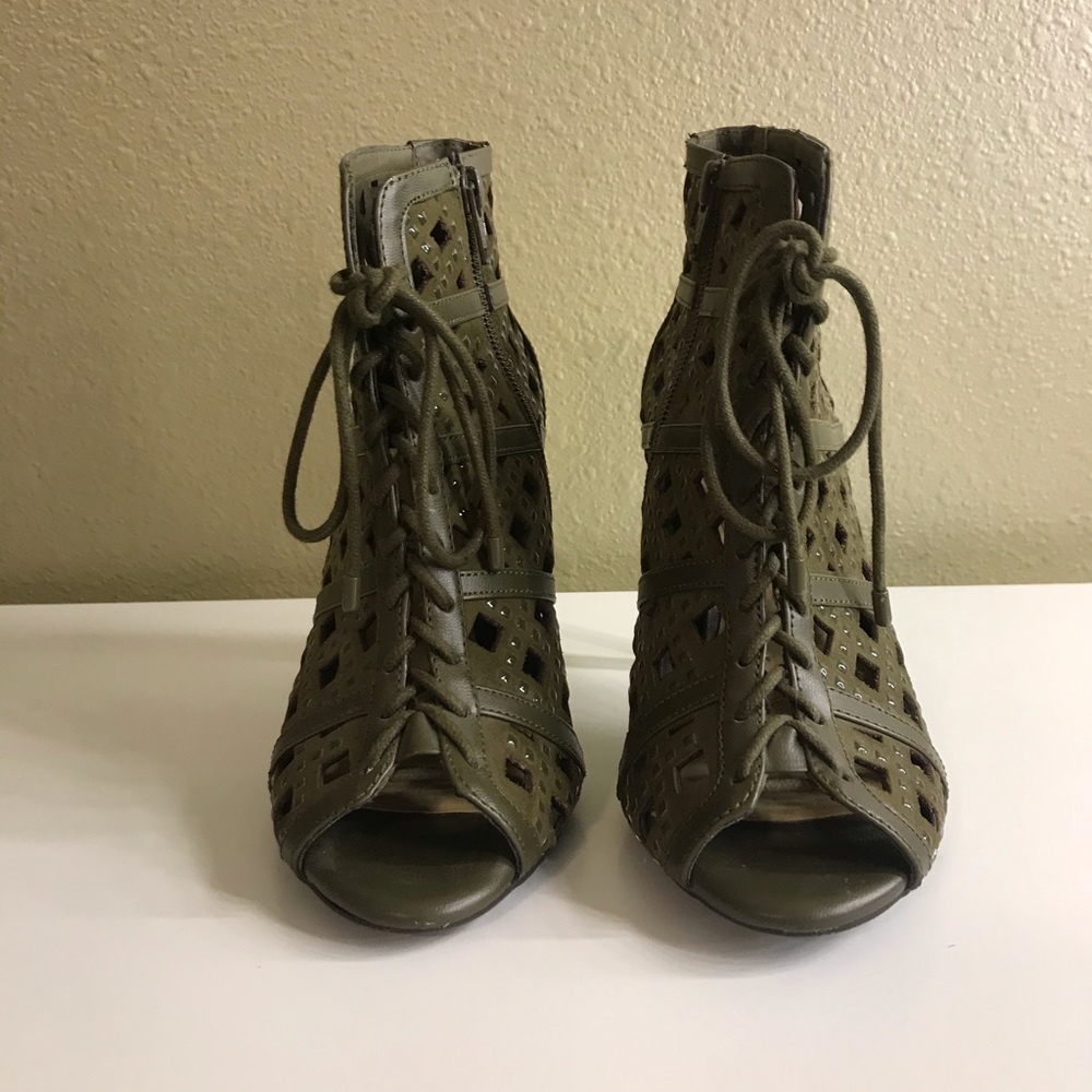 Gianni Bini booties